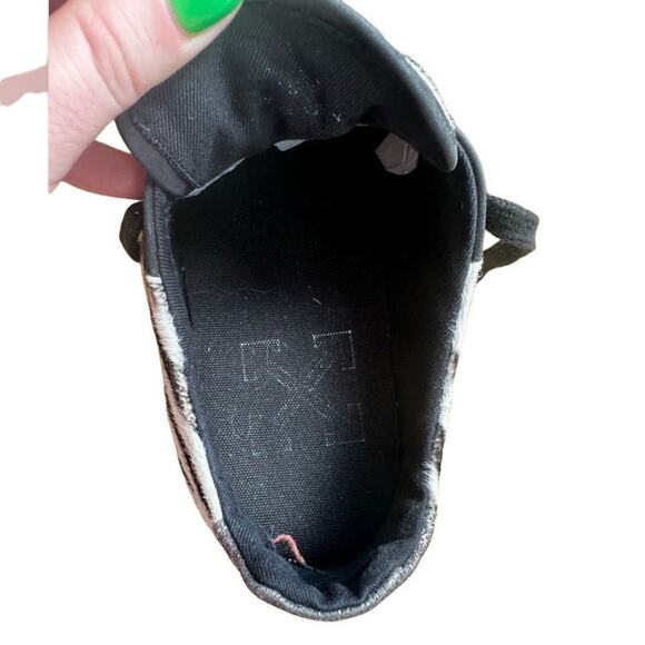 Off-White Low-Top Zebra Arrow Leather Sneakers, Size 40 (US Women’s 10) - Picture 10 of 13